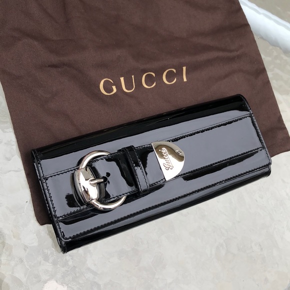 Gucci Handbags - Authentic Gucci clutch
